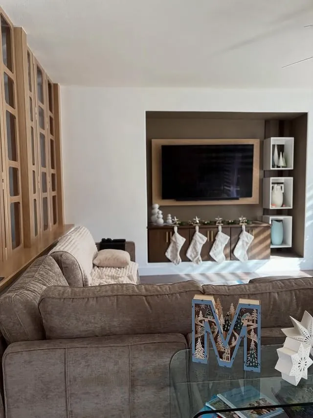 Living room with the new media wall and the oak divider at the edge